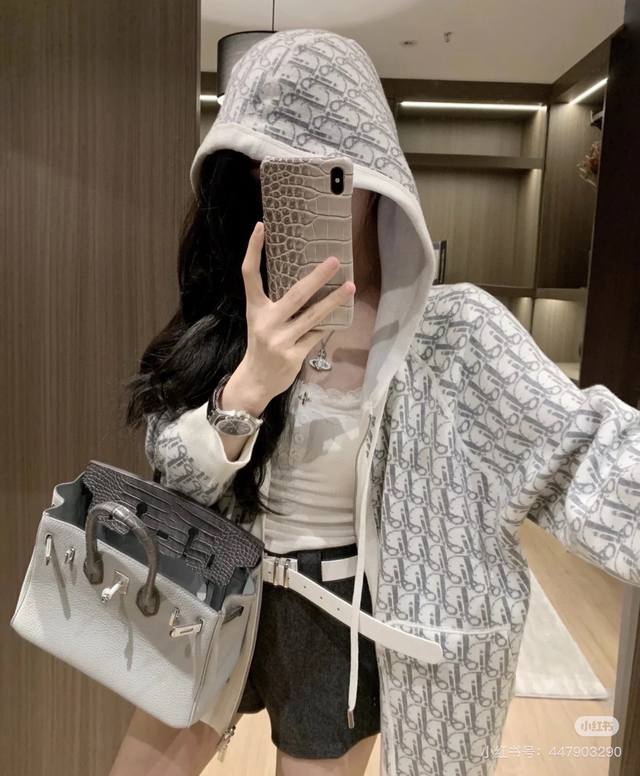 模特图 款号：N104 迪奥-Dior 男女同款羊绒提花连帽双面穿拉链开衫 迪奥Dior连帽羊绒开衫双面穿拉链针织外套 Dior 专柜同步外套加厚加重一斤4两升