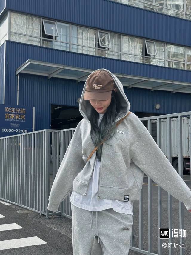 顶级版本 区别通货 款号：Z29 模特图 Goodbrand闪银星空烫钻拉链连帽卫衣 男女同款 官网细节一致 全套包装 三标齐全 防潮纸 区别市场通货 随意对比