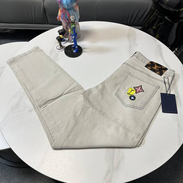Lv 路易威登凹凸立体压花高弹长裤 23Ss驴家最新超柔牛仔长裤 驴家顶级用料超柔高棉水洗牛仔面料每一件水洗费用高达常规工艺三倍之多 触感极致细腻 质感非常好
