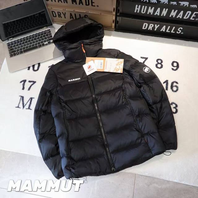 拿货 -Mammut猛犸象Meron户外连帽羽绒服 男女同款 -面料：原版一比一定织定染极轻便的抗水Tora防撕裂面料。 -辅料：原版拆解开发，一比一定制的小标