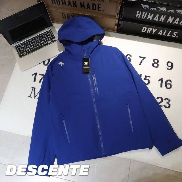 拿货 -Descente迪桑特户外硬壳三合一可拆卸连帽冲锋衣羽绒服 男女同款 -面料：原版一比一定织定染硬壳Texapore三防面料。 -辅料：原版拆解开发，一