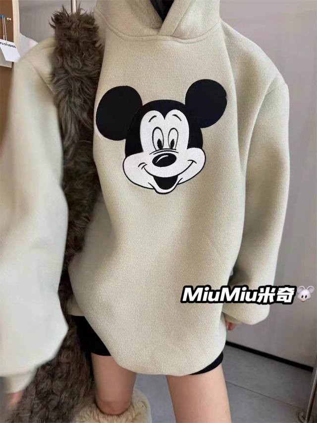 女装 Miumiu缪缪家25Ss米奇刺绣加绒连帽大卫衣 加绒加厚的大帽衫很Nice嘎嘎舒服～ 今天的温暖和慵懒来自这件 秋冬必入款 重工米奇刺绣Logo好看有质