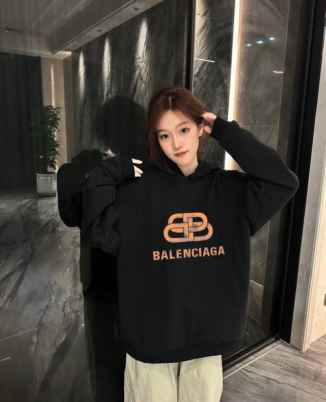 Balenciaga 巴黎世家复古迷彩大锁扣春秋季连帽卫衣 本款采用新疆华棉面料，不起球不褪色不变形，质量超级好，柔软的让你爱不释手，布料挺实，绝对厚实，打底单