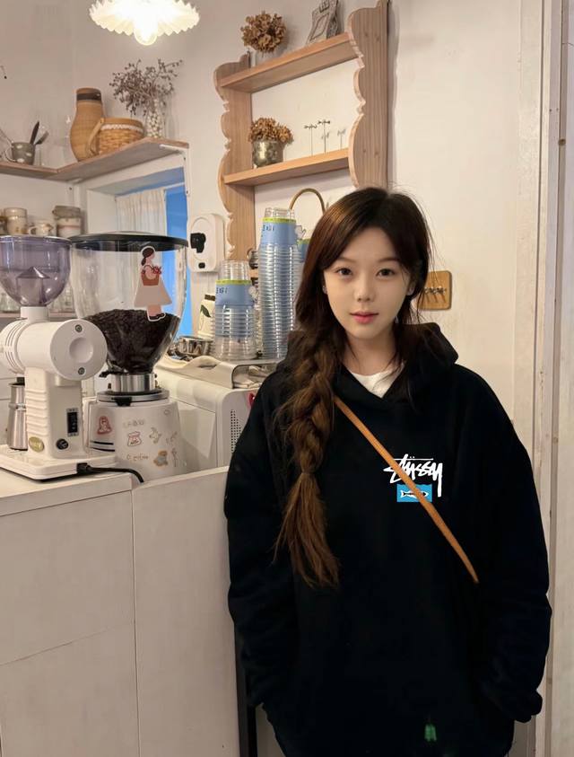 Stussy 斯图西新款春秋季连帽卫衣 本款采用新疆华棉面料，不起球不褪色不变形，质量超级好，柔软的让你爱不释手，布料挺实，绝对厚实，打底单穿都是百搭，绝绝子百