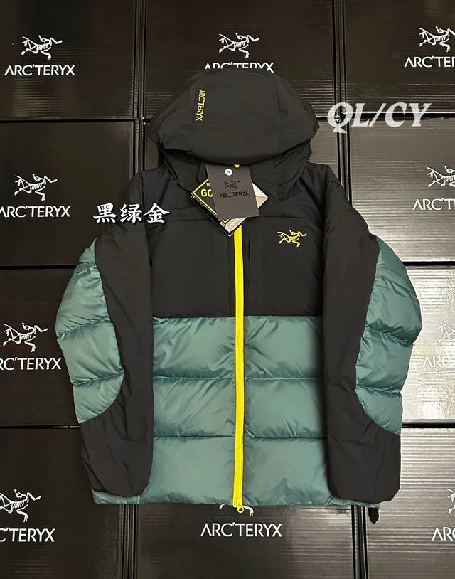 款号K71 Sv鹅绒服 黑绿金 Thorium Sv系列 连帽拉链长袖羽绒服 男女同款派克服新款风帽和肩膀采用的是2L的Gore-Tex，在雨雪天气性能会更出色