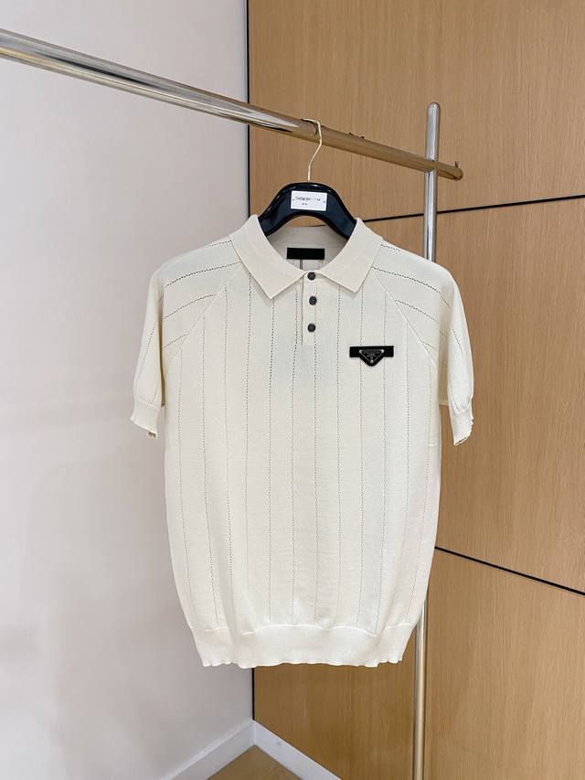 普拉达 2025早秋新款羊毛Polo衫精致羊毛针织工艺 所有细节做工完美简约时尚 适配商务、休闲等多种场合 码数M-Xxxl