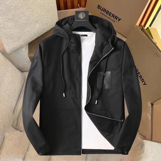 迪奥 2025初秋新款夹克外套，秀场新品品相非常完美，双面穿舒适保暖，三标齐全色泽饱满诱人，非常出彩的设计，轻松将时髦感进阶，做工极为考究严谨，走线工整细致！大