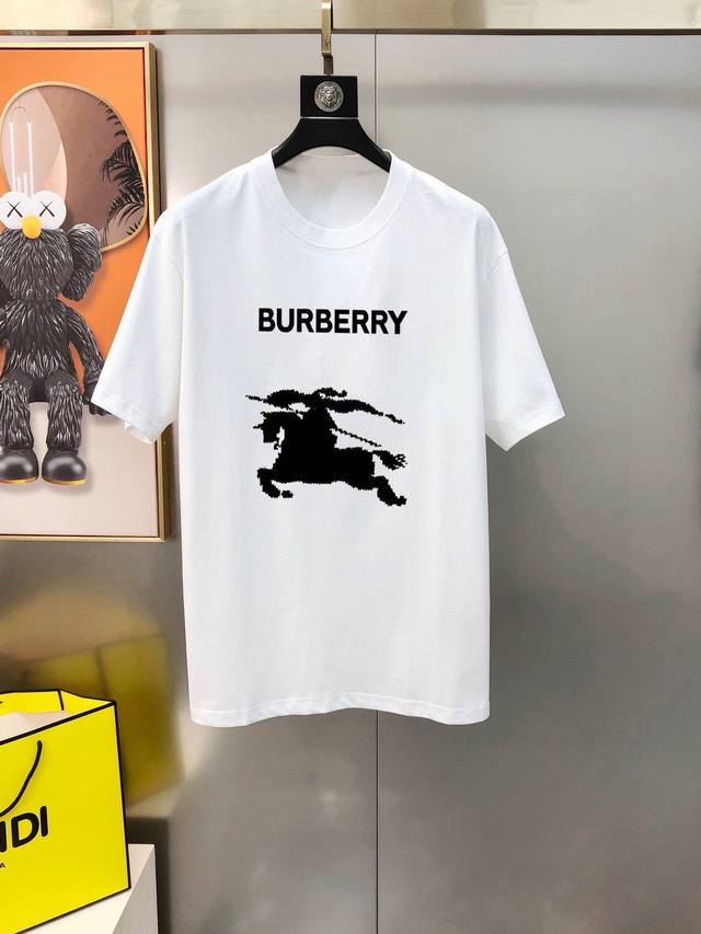 Burbe** 巴宝莉2025春夏新款原单男士圆领短袖T恤 专柜同步售卖 爆款高端品质 高版本 Os版型阔版 印胶字母Logo战马图案设计 定制进口双股100%