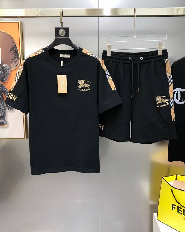 Burbe** 巴宝莉2025春夏新款原单男士休闲套装 短袖短裤 整套售卖不拆官网同步售卖 大爆款 高版本 时尚百搭 拼接格子布立体刺绣字母战马Logo图案设计