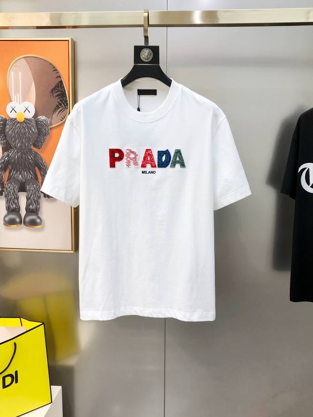 Ada 普拉哒2025春夏新款原单男士圆领短袖T恤 专柜同步售卖 爆款高端品质 高版本 Os版型阔版 牙刷立体绣字母Logo设计 定制进口双股100%纯棉面料