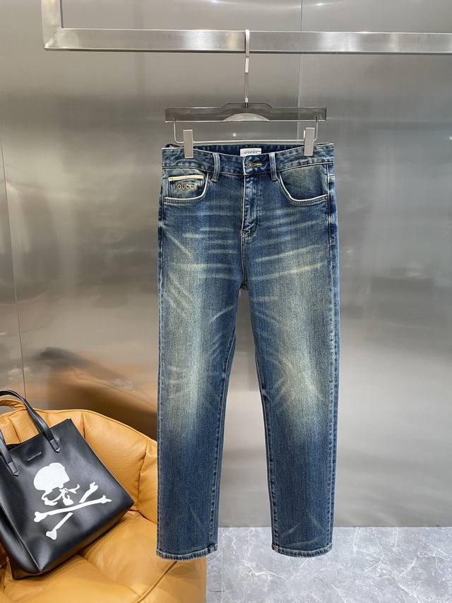 古家 重工水洗休闲牛仔裤，进口原版水洗弹力面料，舒适有弹性，独特设计，版型超正，舒适透气，档次极高，专柜品质，上身帅气十足，码数：S-Xxl 隔天