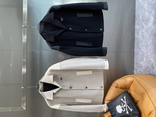 普家 2025原单男士绵羊皮翻领皮衣外套，重工品牌Logo工艺！重磅纯正血统，客供五金配饰 作为基础的商务休闲款，品质可想而知，简约大气的款型，工艺品质及剪裁设