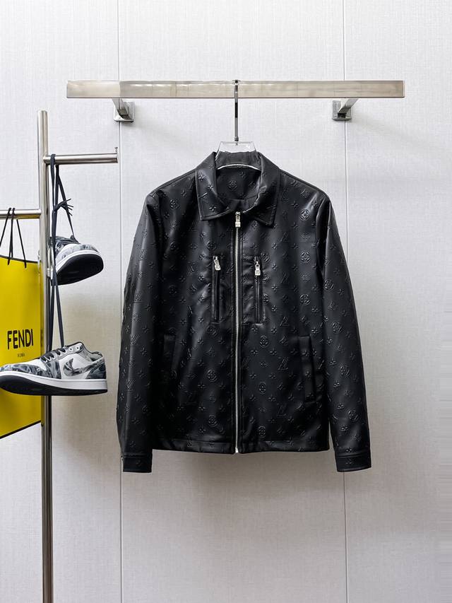 路易威登Lv 高端品质 2025春秋新品时尚休闲夹克皮衣外套，进口原版科技面料，双面穿上身舒适透气，胸前精致手工工艺Logo，独特设计欧洲时尚风格，反面数码定位