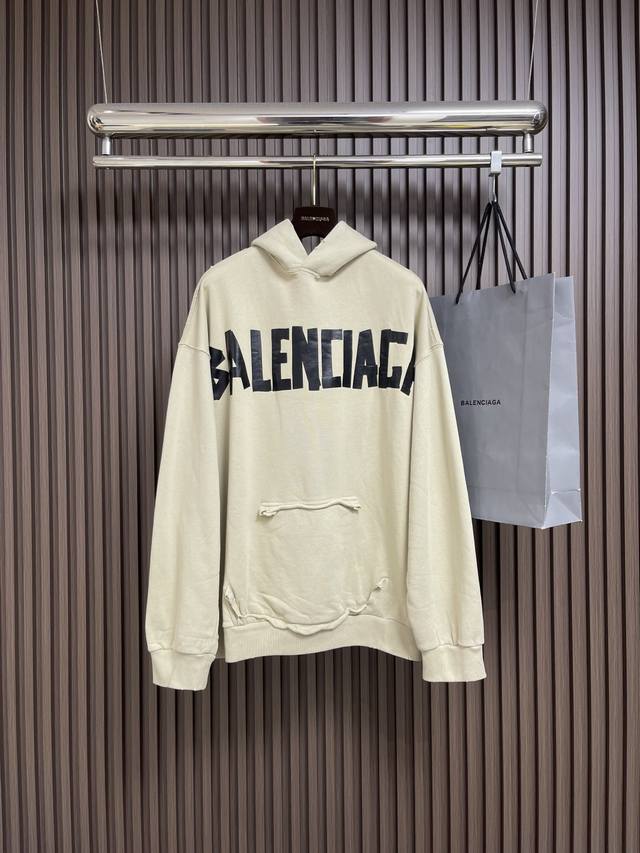 Balenciaga 巴黎世家燕麦胶带连帽卫衣，定织420G重磅鱼鳞毛圈面料抓绒处理，燕麦色订染并配套罗纹，前后幅厚版椭圆机丝网印花 印花打样测试6版 确定菲林