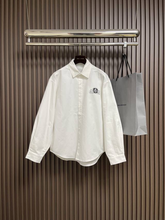 Maison Margiela马吉拉Mm6 2025Ss秋冬长袖衬衫 面料采用澳洲进口180G天纱定织高密度 硬挺面料 成衣涂鸦手绘 定做Logo。尺码：S-X