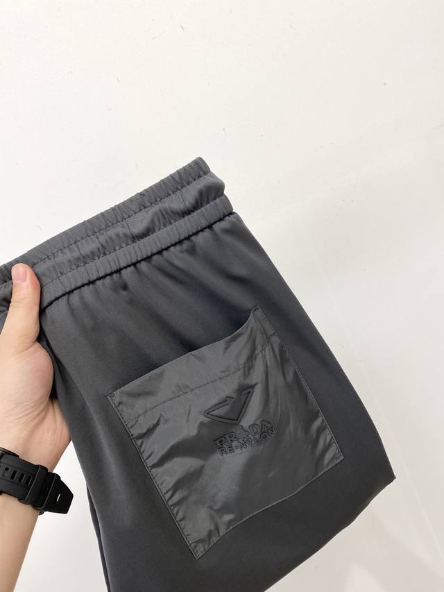 普拉达、2025爆款休闲裤 高弹显瘦必爆简约百搭爆款，做工精细，每一针都看得到用心，超多明星网红最爱 拉长身材比例哦！微弹 _舒适面料 细节体码数M-3Xl
