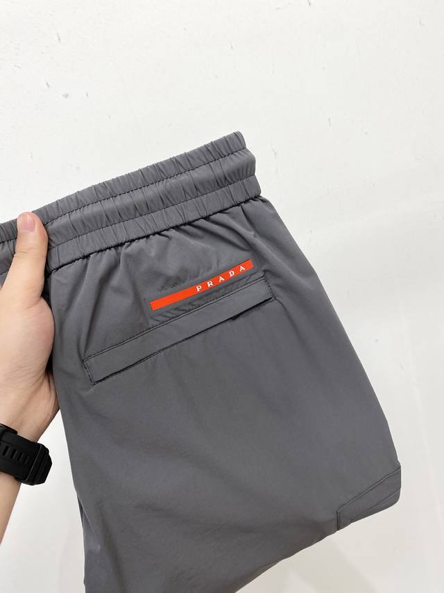 普拉达、2025爆款休闲裤 高弹显瘦必爆简约百搭爆款，做工精细，每一针都看得到用心，超多明星网红最爱 拉长身材比例哦！微弹 _舒适面料 细节体码数M-3Xl 立