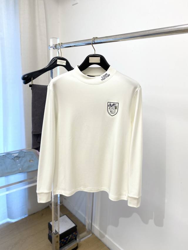 路易威登、2025新品长袖卫衣，帅气时尚，胸前精致刺绣图案字母Logo，简约百搭款。面料棉 不仅挺括，保持潮流的廓形，又穿着舒适，纱织更细腻，码数M-3Xl
