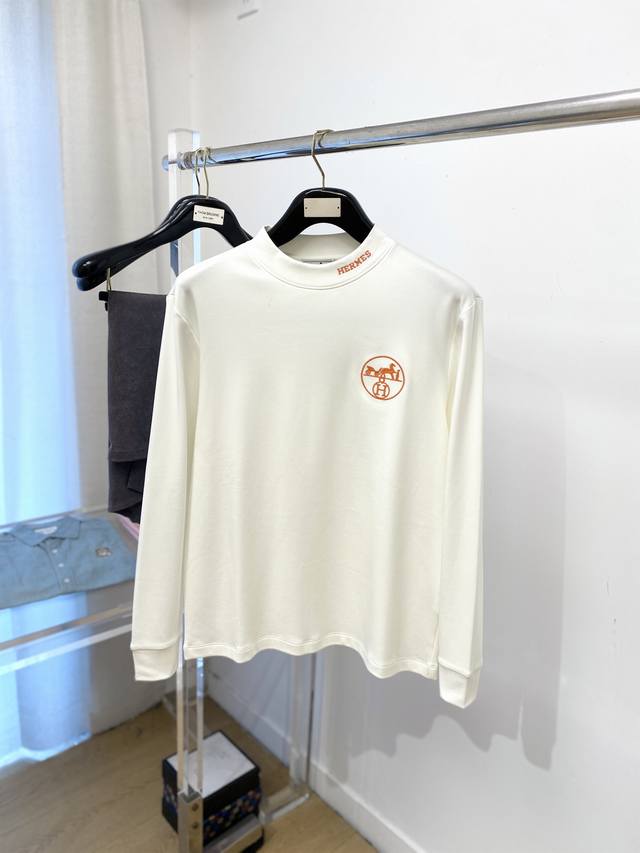 爱马仕、2025新品长袖卫衣，帅气时尚，胸前精致刺绣图案字母Logo，简约百搭款。面料棉 不仅挺括，保持潮流的廓形，又穿着舒适，纱织更细腻，码数M-3Xl