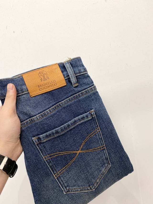 Brunello Cucinelli、2025最新品，专柜同步有售，原单狠货，水洗休闲牛仔裤，进口原版水洗弹力面料，舒适有弹性，原版五金辅料装饰Logo，版型超