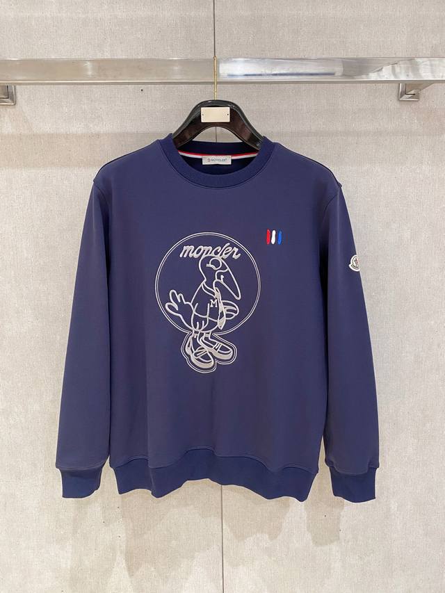 蒙口、2025新品卫衣，帅气时尚，简约百搭款。袖口刺绣装饰图案图案Logo，面料棉 不仅挺括，保持潮流的廓形，又穿着舒适，纱织更细腻，码数M-3Xl