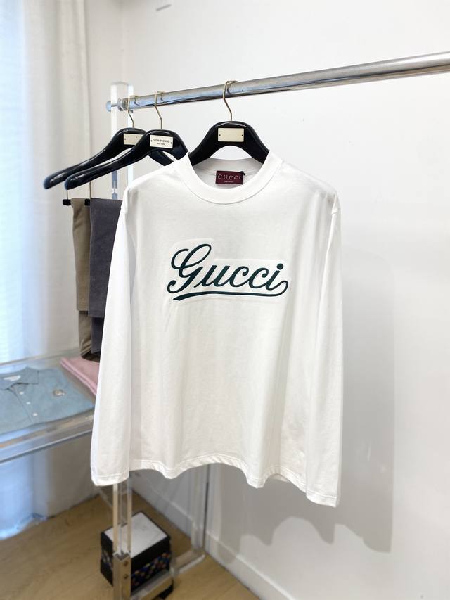 古奇、2025新品长袖，帅气时尚，胸口精致刺绣字母Logo，简约百搭款。面料棉 不仅挺括，保持潮流的廓形，又穿着舒适，纱织更细腻，码数Xs-Xl