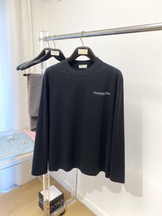 迪奥、2025新品长袖，帅气时尚，胸前顶级印花字母Logo，简约百搭款。面料棉 不仅挺括，保持潮流的廓形，又穿着舒适，纱织更细腻，码数Xs-Xl