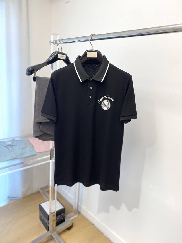 阿玛尼、2025最新款短袖T恤，帅气时尚，胸前精致刺绣字母图案Logo，简约百搭款。面料棉 不仅挺括，保持潮流的廓形，又穿着舒适，纱织更细腻，码数 M-3Xl