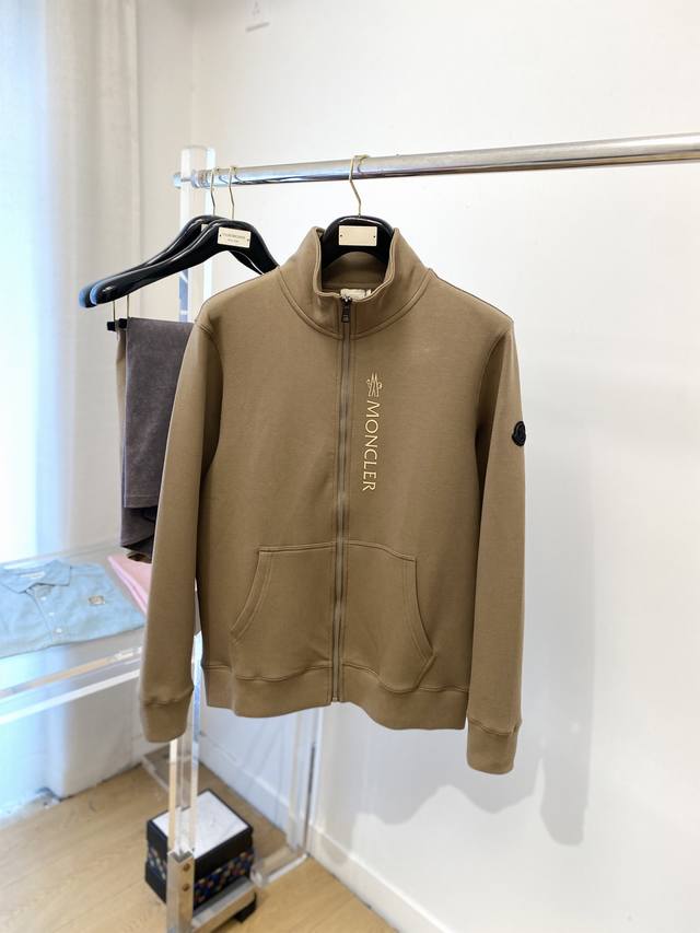 蒙口、2025新品卫衣外套，时尚帅气，胸前顶级印胶图案字母Logo，简约百搭款，定制原版面料，不仅挺括，保持潮流的廓形，又穿着舒适，纱织更细腻，码数M-2Xl