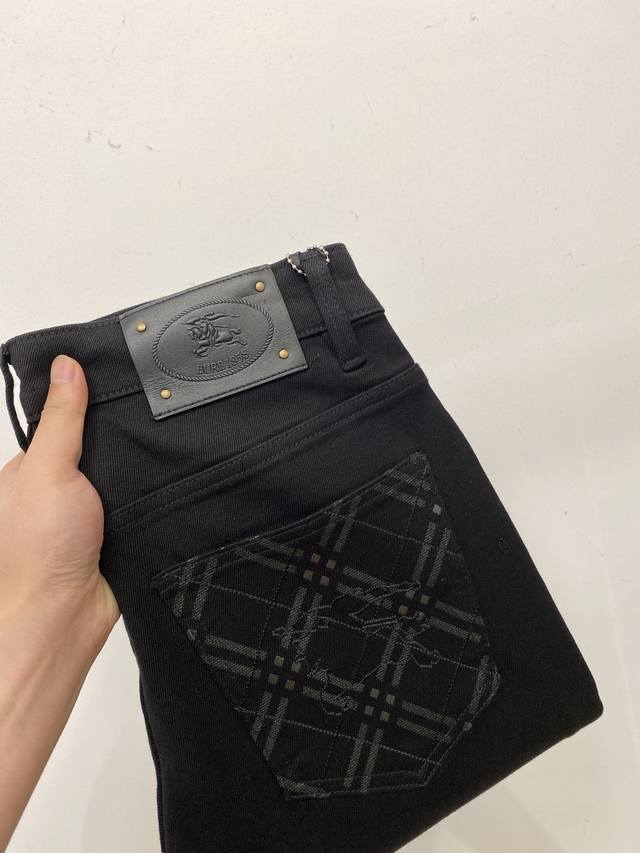 巴宝莉、 2025最新品，专柜同步有售，原单狠货，水洗休闲牛仔裤，进口原版水洗弹力面料，舒适有弹性，原版五金辅料装饰Logo，版型超正，档次极高，专柜品质，上身