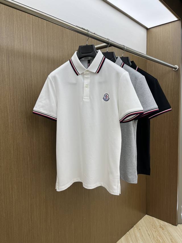 新款 Mon 2550春夏新款男士短袖Polo衫，品牌最新设计元素！既不单调也不复杂,恰到好处的展现品味！客供顶级定制珠地棉面料！舒适吸汗透气根本不在话下,面料