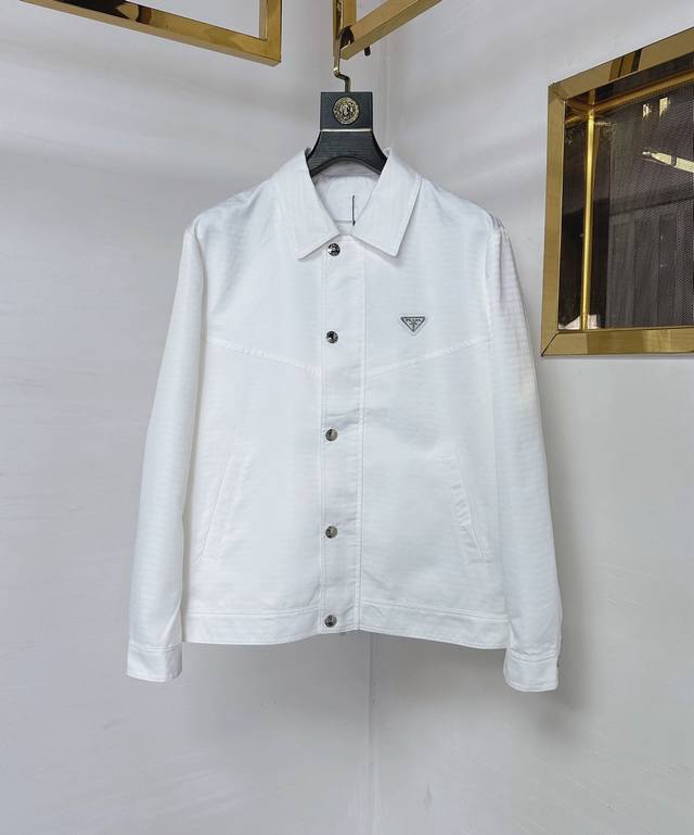 Prad 2025秋冬新款夹克 原版1:1订制五金配件全进口原版定制 欢迎专柜对比 超柔软 超级重工 面料做工杠杠的版型完美 注意面料超舒服 独家款 非市场货