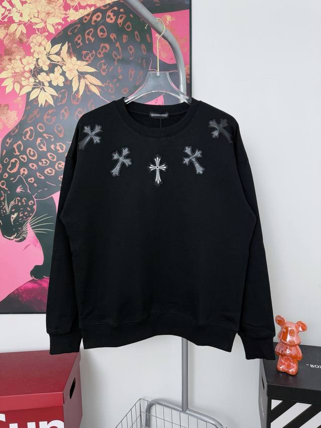 款号F114160 克罗心项链皮标刺绣圆领卫衣 Chromehearts专柜同款 采用 G 双股双纱纯棉面料 32支双纱 拿手上非常有质感 立体 大气 秋天百搭