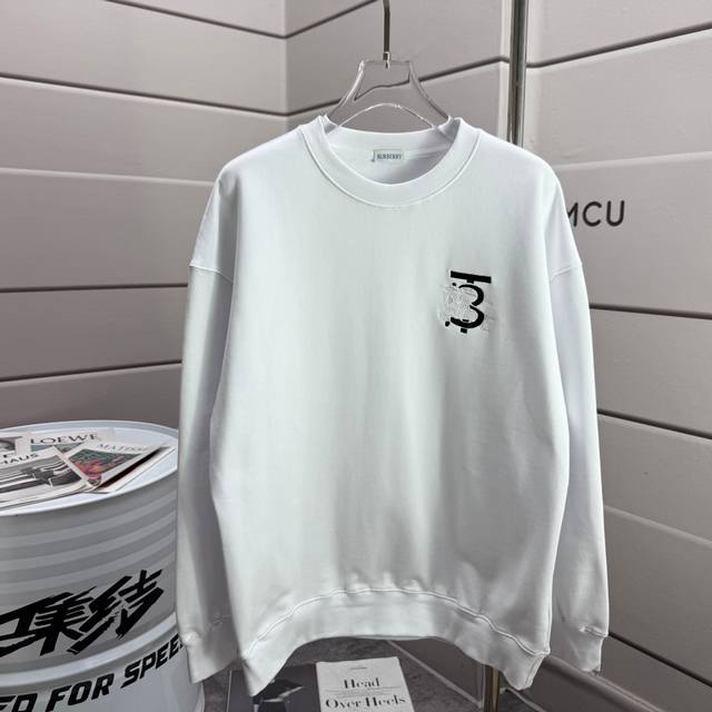 Bbr巴宝莉2025秋季圆领新款卫衣 官方同款 400克 刺绣工艺 同缸染面料 手感非常舒服 超级百搭好看,男女都非常合适 吊牌 领标 水洗麦 三标齐全 颜色: