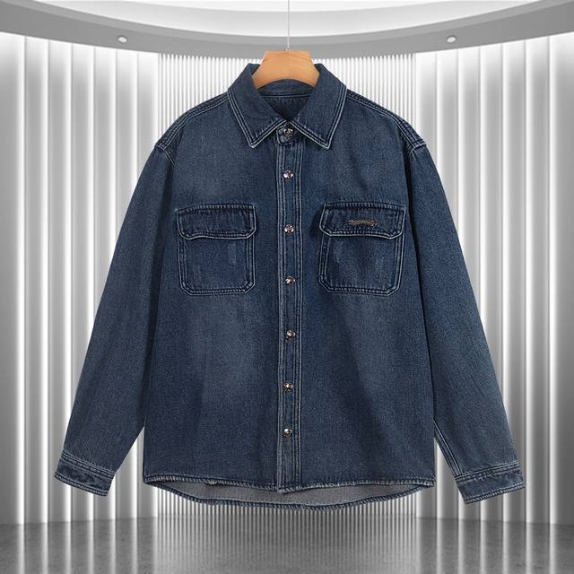 Ch十字标贴布梵文字母情侣款水洗牛仔. 超级无敌大爆款驾到 这个天气最好的单品酷酷Oversize风 经典的十字白色Logo布满整件，背后的十字架大皮标更是点睛