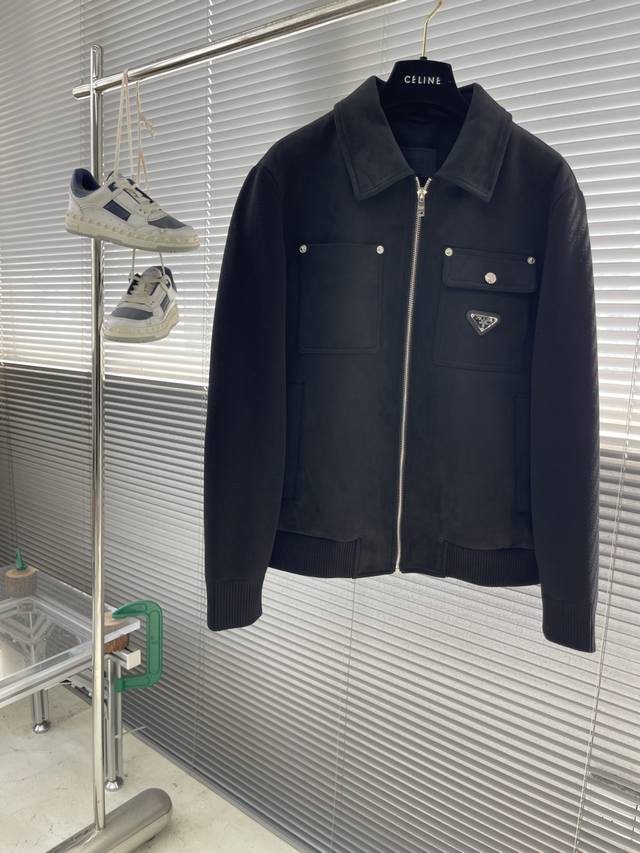 Prad 25Ss秋冬新款男士翻领麂皮绒质感皮衣外套 码数：48.50.52.54.56 衣长