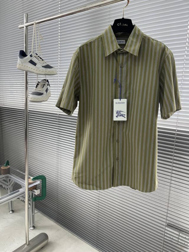 Bbr 25Ss春夏新款短袖衬衫，选用意大利精纺竖条纹棉质帆布面料打造。呈现常规版型 高版本 码数：S.M.L.Xl 衣长