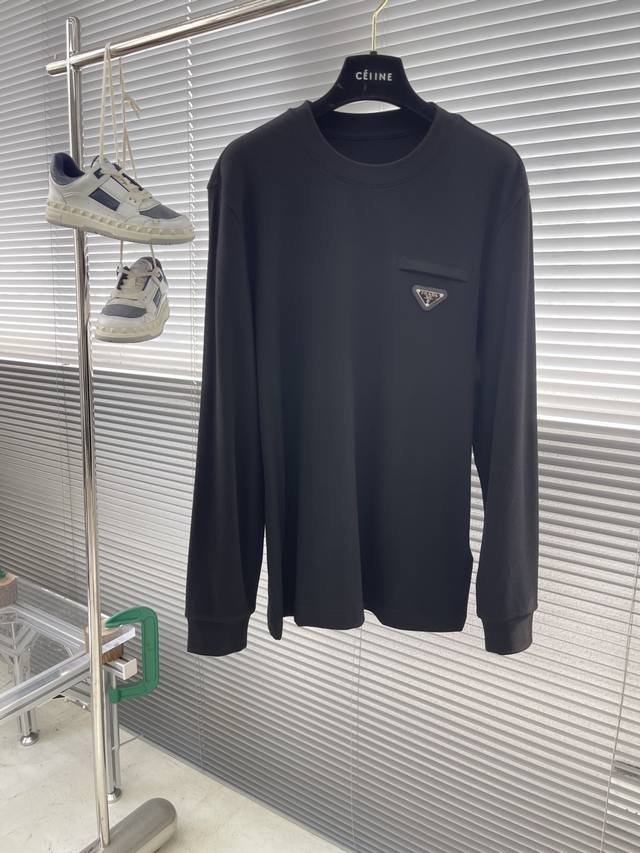 Prad 25秋冬打底衫 选用德绒小条 面料细腻柔软上身舒适 简约时尚 适配商务、 休闲等多种场合 码数：48-56 M-3Xl