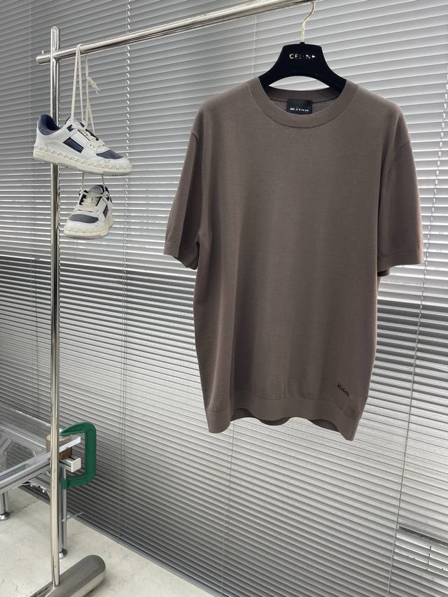 Kiton25Ss春夏新款针织纤维棉圆领短Tee，男士下摆字母标识刺绣休闲短袖T恤针织衫！贸易公司渠道稀出，领先官网发售！穿上新款Kiton针织T恤，无论是漫步