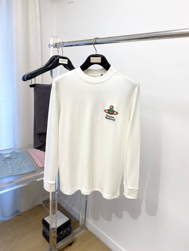 薇薇安、2025新品长袖卫衣，帅气时尚，胸前精致刺绣图案字母Logo，简约百搭款。面料棉 不仅挺括，保持潮流的廓形，又穿着舒适，纱织更细腻，码数S-2Xl