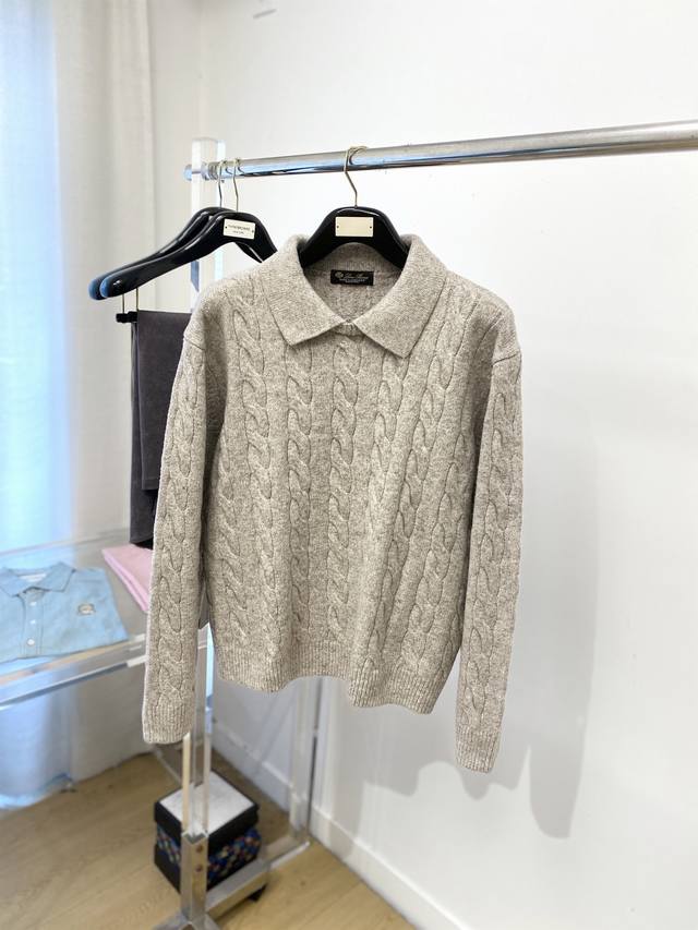 Lp、2025新品羊毛衣 具有手感细腻柔软，可直接与肌肤接触，让暖心的纱线变化出细腻的质感，顶级工艺极具特色出彩，款式简约大方精美 立体剪裁的版型设计，让整款毛