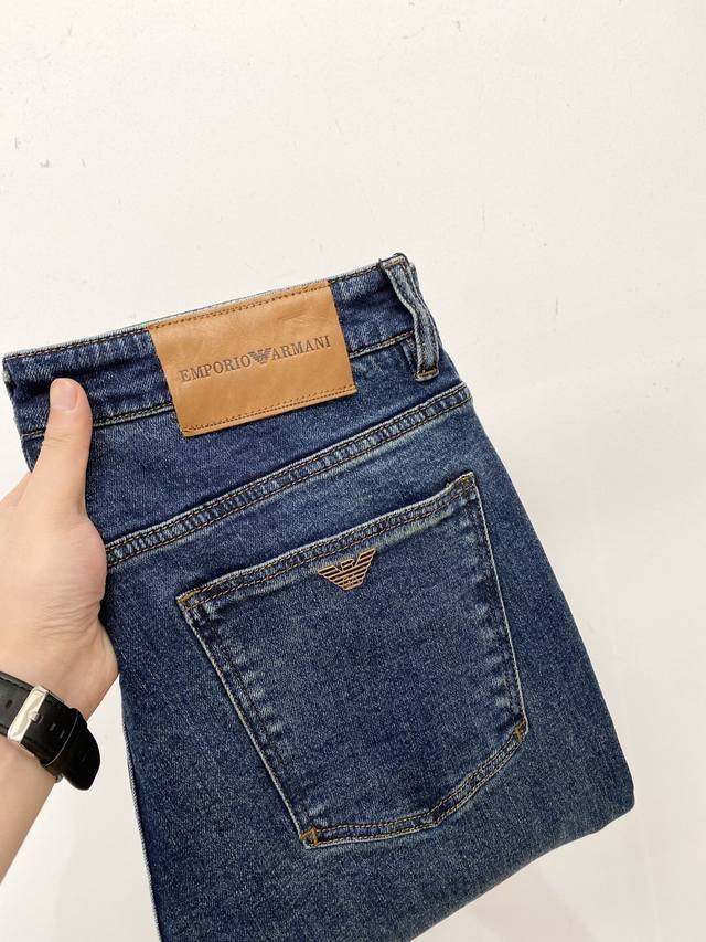 阿玛尼、 2025最新品，专柜同步有售，原单狠货，水洗休闲牛仔裤，进口原版水洗弹力面料，舒适有弹性，原版五金辅料装饰Logo，版型超正，档次极高，专柜品质，上身