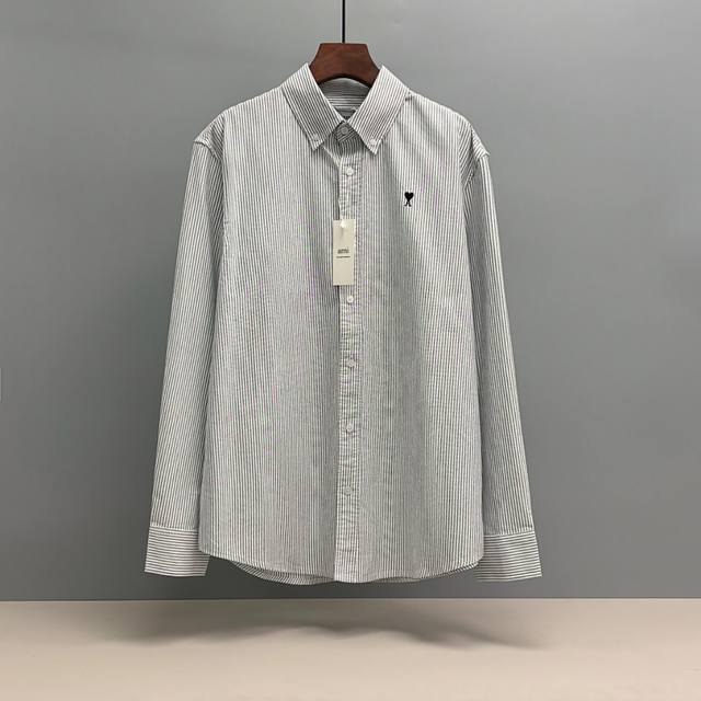 Ralph Lauren 拉夫劳伦 牛律仿条纹刺绣衬衫 采用全棉牛津纺面料 全棉材质使其具有良好的透气性 穿着舒适 不易闷汗 宽松版型 上身立体 线条流畅自然