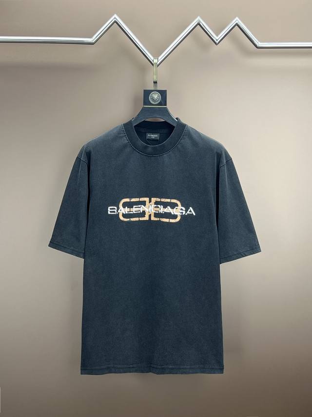 Balenciaga 做旧字母印花T恤 尺码：Xs-S-M-L Balenciaga巴黎世家25Ss做旧字母印花T恤整件衣服6300购买Zp拆解打造，定制黑色平
