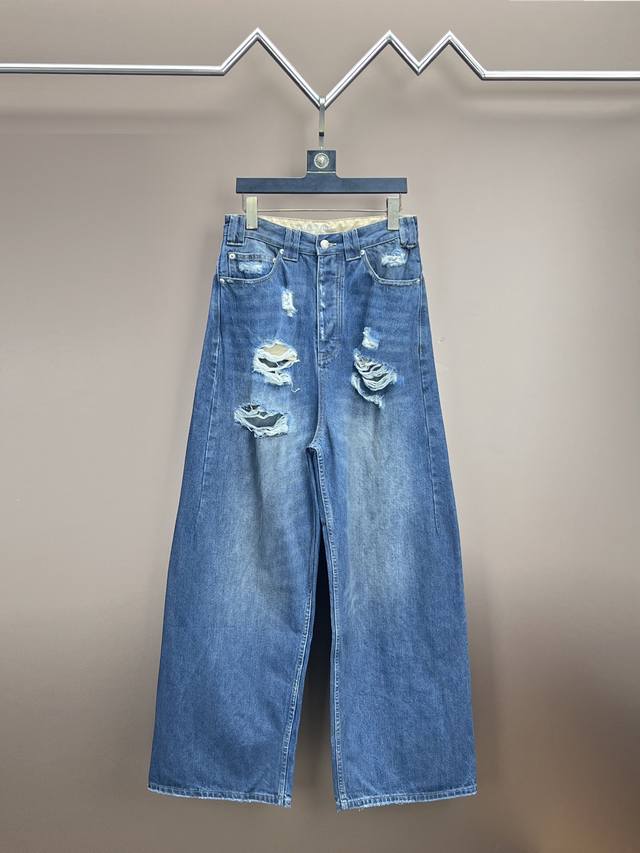 Balenciag* 巴黎Blcg 25 牛仔裤子 面料采用意大利进口高密 纯棉斜纹丹宁材质 窄幅面料损耗极大 还原宽松垂落感 面料先做洗水退桨 洗水工艺反复需