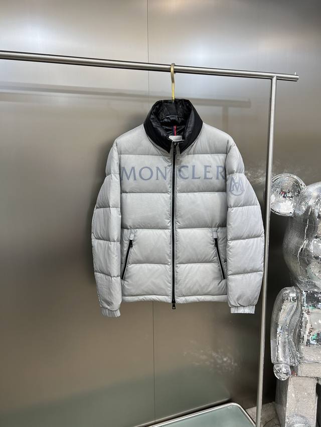 蒙口 男士羽绒 2025秋冬新款，秋末初冬季节必不可少的单品，内里90%白鸭绒，客供进口提花面料，手感一流！内里充绒饱满蓬松度高，保暖性能超赞！ 码数：M-3X