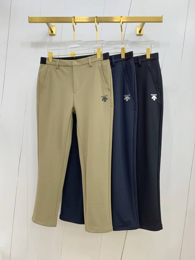 迪桑特春夏25Ss休闲裤金典再次出现，原单订制高品质时尚休闲裤。超级百搭款。独家定制面料，挺阔有型，贴身舒适。原版定制专柜最新五金辅料。超靓版型、上身显腿修长，