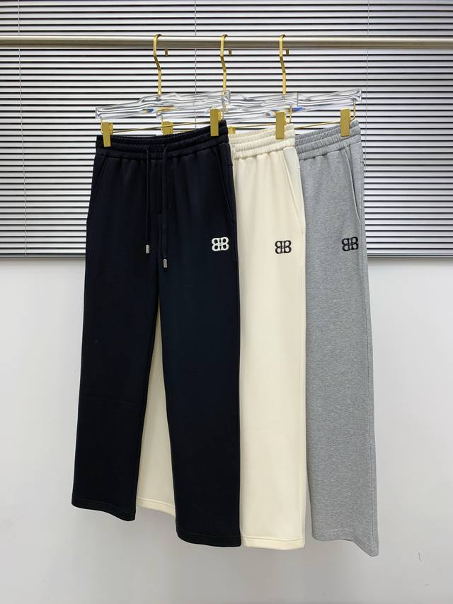 巴黎世家 新品 25Ss夏季新款休闲裤.定制铜氨丝空气层混纺面料，抗皱不粘灰抗静电，面料柔软舒适有垂感.立挺上身有型、立体裁剪设计拉长腿部线条，显高显瘦.松紧腰