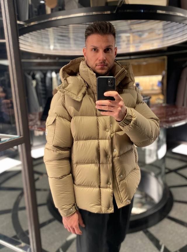 上身效果｜Moncler 秋冬新品Vezere短款.雾面哑光Maya.男女上身都好看.