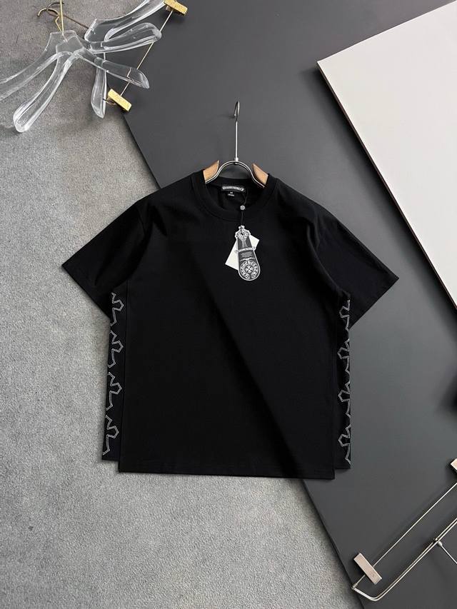 王炸Ch克罗心*、2025Ss爆款260高密双纱现货四季系列短袖，简约基础衣橱神器， 休闲百搭必备款 做工走线质感一流，两色推荐：白色、黑色、 独家版型测试上身